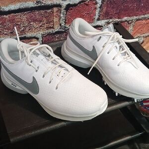 Nike Men's White and Gray Athletic Sneakers